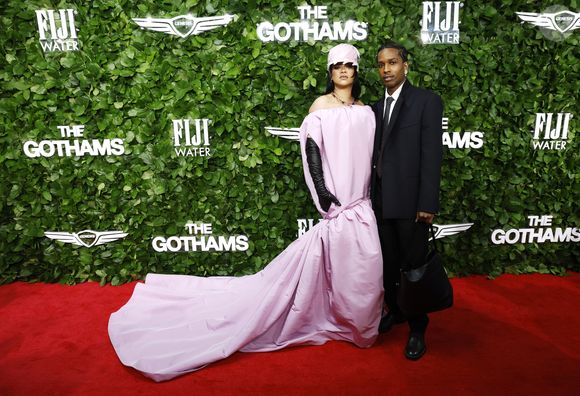 Rihanna e A$AP Rocky também são pais de RZA Athelston Mayers, prestes a completar 4 anos, e Riot Rose Mayers, com quase 3 anos