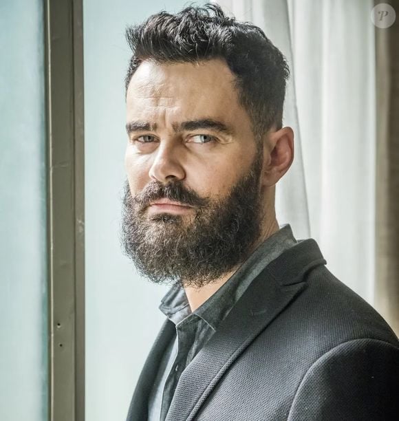 Barbudo belíssimo, Carmo Dalla Vecchia mostrou um novo lado em 'Órfãos da Terra', em 2019