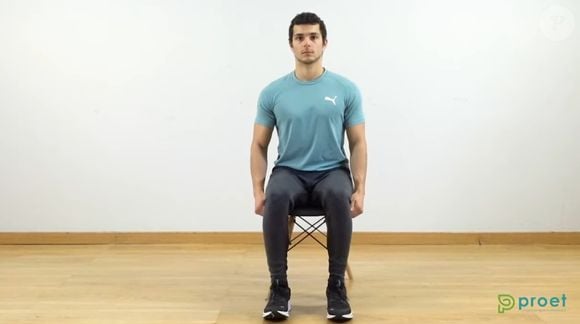 A compressão isométrica sentado é um movimento simples, mas que fortalece a musculatura responsável por estabilizar os joelhos