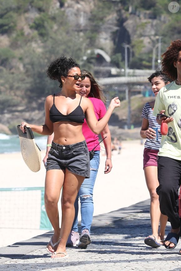 Bella Campos gravou como Maria de Fátima no calor do Rio de Janeiro em 2 de setembro