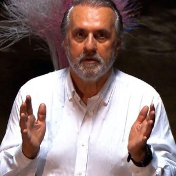 Robério explica que o espírito de Preta está agora em um processo natural de adaptação espiritual e, em breve, será encaminhado a um hospital no plano astral para restabelecimento energético.