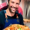 Aos 39 anos, ex-galã da Globo que viveu filho de Glória Pires abandonou a TV no auge: hoje ele mudou de profissão, vende pizzas napolitanas e enfrentou incêndio grave nos EUA