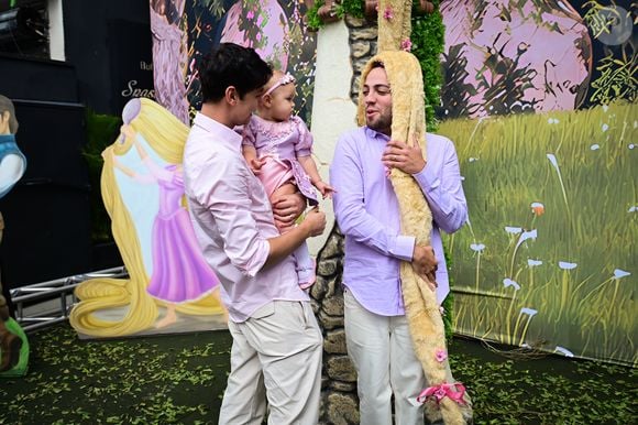 Lucas Rangel e Lucas Bley comemoraram o primeiro aninho da filha Mia com uma mega festa neste sábado (10)