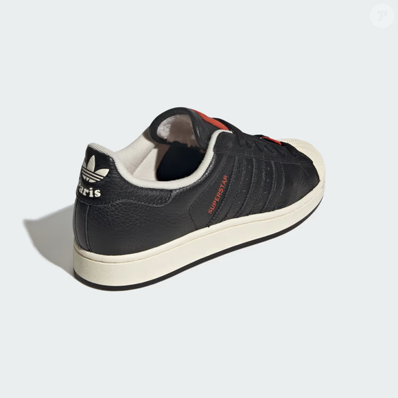 Buscamos uma silhueta atemporal, conforto absoluto e, idealmente, um toque vintage para adicionar aquele toque extra de estilo que é sempre bem-vindo. Bem, nós encontramos: estes novos tênis Adidas Super Star II.