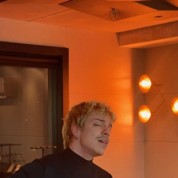 Gabriel Nandes estudou música desde a infância e chega ao reality da Globo com experiência em composição, produção e apresentações