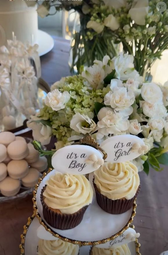 A decoração minimalista do chá revelação de Sabrina Sato e Nicolas Prattes roubou a cena