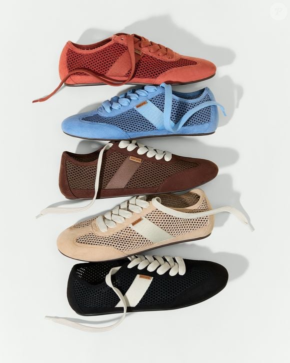 O Tênis Verona chega em quatro cores: creme, marrom, azul e laranja, ampliando as possibilidades de combinação para quem prefere calçados neutros ou gosta de acrescentar pontos de cor ao look