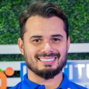 "Quando uma criança não consegue enxergar bem, ela não está perdendo apenas uma imagem; pode estar perdendo a oportunidade de aprender, se desenvolver e construir seu futuro", afirma Tony Cozendey, fundador e CEO do Instituto Visão Solidária (IVS)