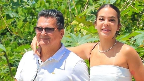 A mensagem de apoio que Mel Maia deixou para o pai em festa de aniversário, quase um mês após morte precoce da mãe, Débora