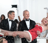 Em “A Very Murray Christmas”, dirigido por Sofia Coppola, Bill Murray tenta salvar seu programa natalino em Nova York, enquanto enfrenta uma tempestade de neve e momentos hilários. Miley Cyrus e George Clooney participam!