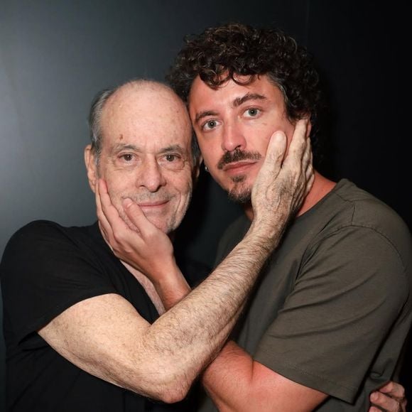 Jesuíta Barbosa surge ao lado de Ney Matogrosso nos bastidores de Homem com H, cinebiografia que estreia em 1º de maio. O ator interpreta o ícone da música brasileira e contou com a colaboração direta de Ney para compor o papel