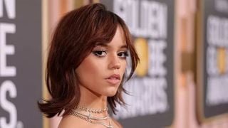 20 famosas com corte de cabelo curto em camadas com franja: fotos de Jenna Ortega, Taylor Swift, Juliana Paes e mais
