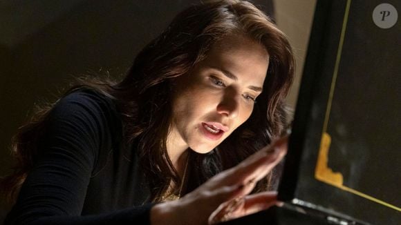 Adriana (Leticia Colin) vai revelar que é a nova sócia da joalheria