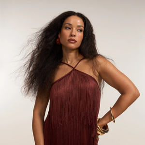 Blusa Curta de Franjas com Decote Halter, por R$ 89,90: As franjas garantem movimento extra para dançar cada hit de Shakira com muito glamour e atitude