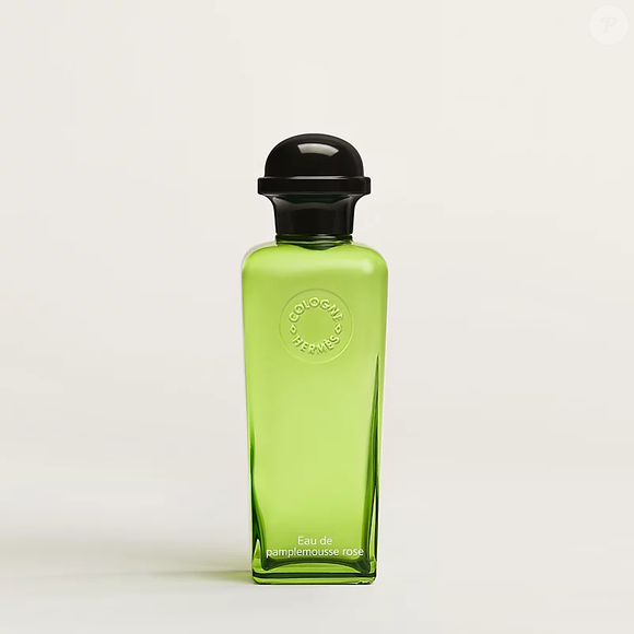 Eau de Pamplemousse Rose, da Hermès, foi criado em 2009 pelo perfumista Jean-Claude Ellena e combina toranja vibrante e rosa em uma composição cítrica, frutada e delicada. A fragrância tem emoção olfativa classificada como 'Fresco, Delicado'