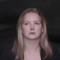 Filha de Elize Matsunaga deixa o Brasil aos 16 anos após novo filme da Netflix sobre o crime