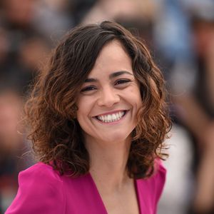 Alice Braga também participará do evento no dia 26/05 no final da tarde
