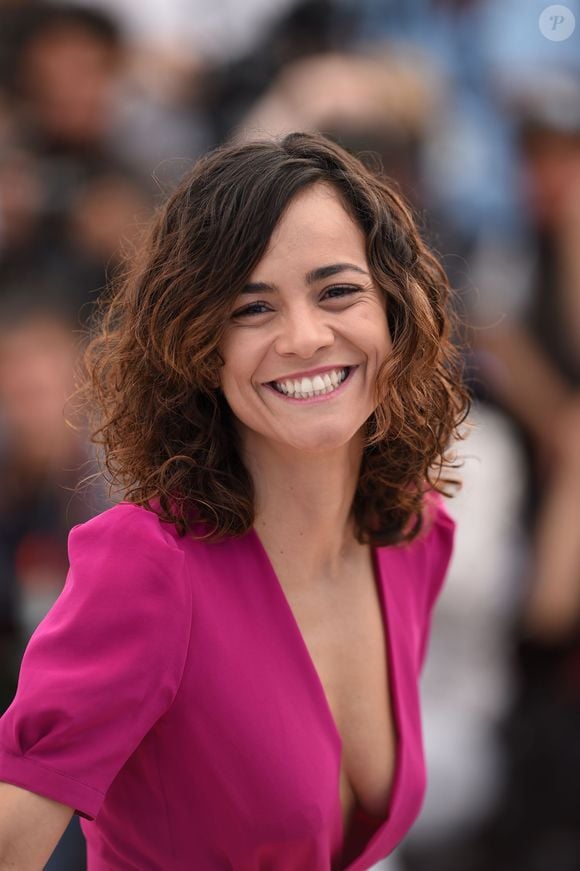 Alice Braga também participará do evento no dia 26/05 no final da tarde