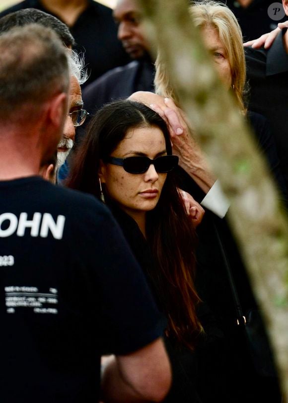 Li Martins estava visivelmente abatida no velório de JP Mantovani