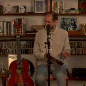 Durante a pandemia, Caetano Veloso mostrou uma sala inédita de sua mansão que roubou a cena