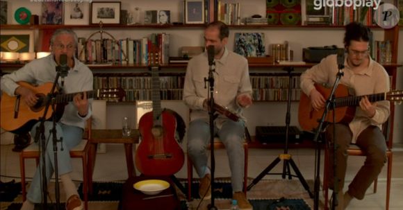 Durante a pandemia, Caetano Veloso mostrou uma sala inédita de sua mansão que roubou a cena