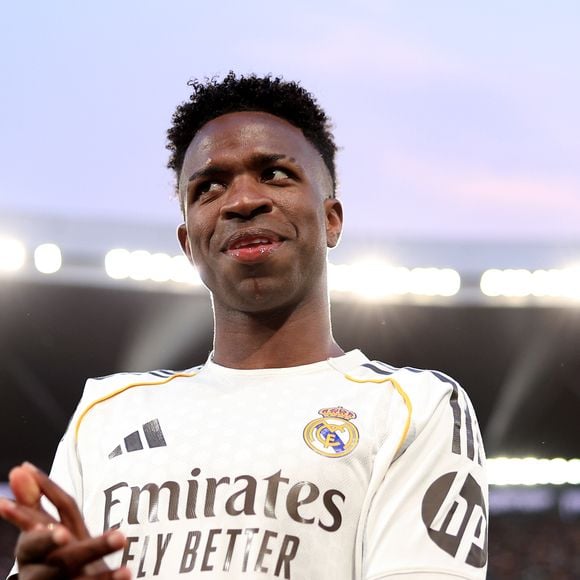 Vini Jr. comenta em foto de família de Virgínia: 'Amo vocês'