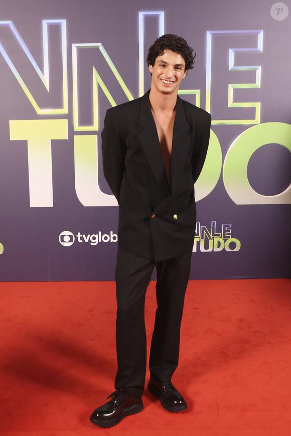 Em entrevista recente ao 'O Globo', Pedro Waddington admite que encara essa chance como uma verdadeira oportunidade, e que 'mergulhou de cabeça'.