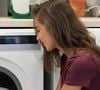 Uma dica é substituir o amaciante por uma tampinha de vinagre branco, adicionando-o à máquina de lavar junto com o detergente habitual