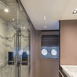 Cabine do iate de Cristiano Ronaldo aposta em conforto e acabamento de alto padrão