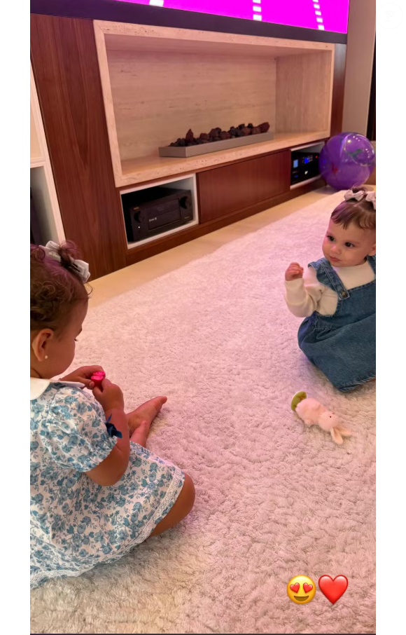 Sempre que pode, Neymar leva a pequena Helena para brincar com Mavie