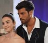 "Na Turquia, os dois são incríveis": Can Yaman explica a diferença nas comédias românticas turcas – Na foto, o ator Can Yaman contracena com a atriz Özge Gürel em "Senhor Errado".