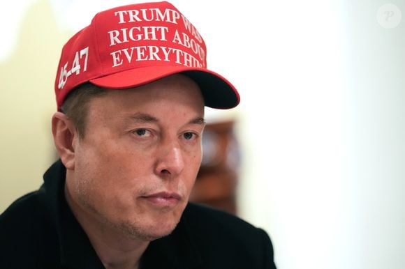 Elon Musk sente o baque: tarifas chinesas pressionam a Tesla e obrigam a retirada dos modelos S e X do mercado chinês.