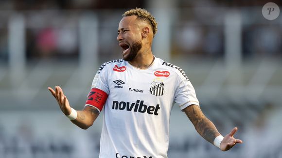 Neymar se envolveu em briga com Robinho Jr. durante treino do Santos