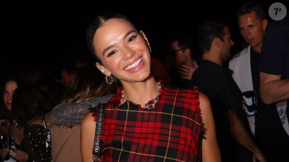 Bruna Marquezine não ficou de fora e fez um belo elogio na foto da amiga, Manu Gavassi: 'Tá linda demais'
