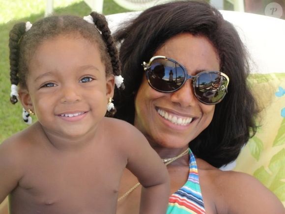 Filha de Gloria Maria fez post emocionante nos dois anos da morte da mãe: 'Única coisa que eu realmente sei é que sinto saudades todos os dias.'