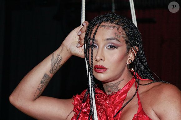 Linn da Quebrada assumiu que sente medo do que as pessoas vão sentir ao vê-la