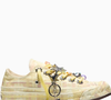 A colaboração Converse x Collina Strada reinventa o clássico Chuck 70 com uma estética maximalista e lúdica, característica da visão criativa de Hillary Taymour para a marca