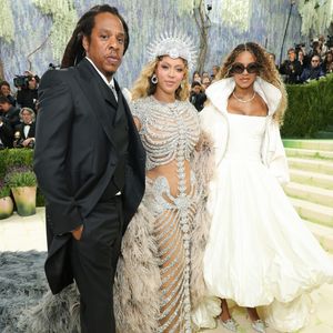 Família reunida: Beyoncé surge com Jay-Z e a filha Blue Ivy no Met Gala