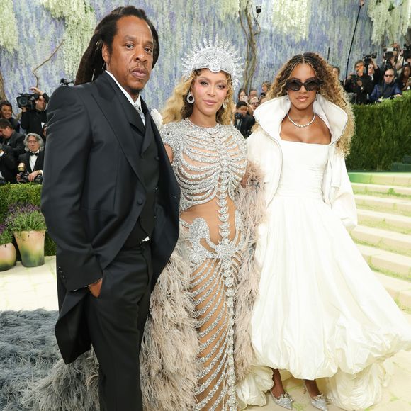 Família reunida: Beyoncé surge com Jay-Z e a filha Blue Ivy no Met Gala