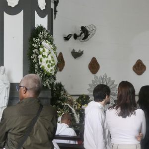 Ao anunciar a cerimônia, Dudu Nobre afirmou que, apesar da dor provocada pela morte da mãe, "o samba não pode parar, vida que segue", explicando a escolha pelo gurufim