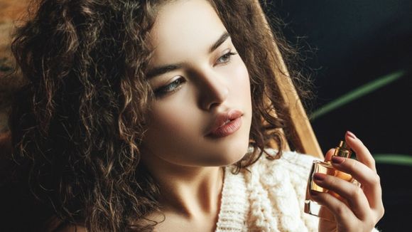 Perfumes amadeirados femininos para o Inverno: esse é o TOP 4 de fragrâncias perfeitas para ficar agora com 'cheiro de mulher rica'