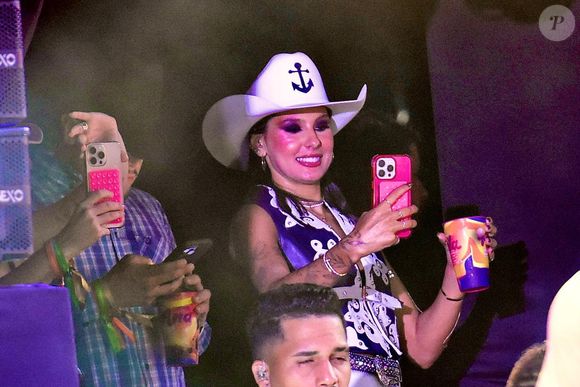 Ana Castela pareceu ter curtido o show de seu ex-namorado Gustavo Mioto no segundo dia do cruzeiro Boiadeira em Alto Mar