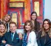Especialista diz que a casa da família deve ser passada a apenas um herdeiro - foto ilustrativa de Silvio Santos com a família; apresentador antecipou em vida o que cada herdeira iria receber