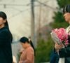Por outro lado, Oh Mi-seon, uma contadora da empresa de Tae-poong que é brilhante, mas não tem seu valor reconhecido. Ela é a responsável por sustentar sua família