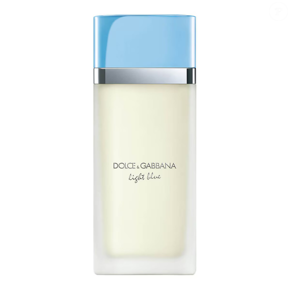Light Blue (Dolce & Gabbana) é um clássico para quem ama perfumes frescos, graças à combinação de limão e notas marinhas que lembra a brisa do litoral. Cítricos, frutas e madeiras completam a composição, equilibrando frescor e profundidade