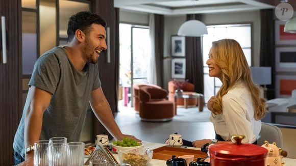 Dora e André trocarão um beijo apaixonado e finalmente darão início ao romance construído desde a primeira fase