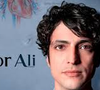 Doruk foi atendido pelo médico Dr. Ali Vefa, pois poucos sabem é que o especialista seja o protagonista da novela 'Um Milagre', transmitida pela Fox TV. O surgimento do personagem foi uma estratégia para divulgar os dois programas ao mesmo tempo.