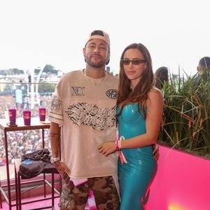 Bruna Biancardi e Neymar curtiram o 'Tardezinha', do cantor Thiaguinho, neste sábado, dia 20 de dezembro