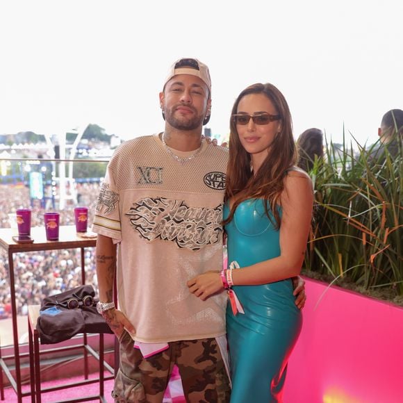 Bruna Biancardi e Neymar curtiram o 'Tardezinha', do cantor Thiaguinho, neste sábado, dia 20 de dezembro