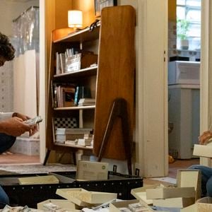 Ivan (Renato Góes) e Raquel (Taís Araújo) vão se separar em Vale Tudo por conta da mala de dinheiro de Marco Aurélio (Alexandre Nero)